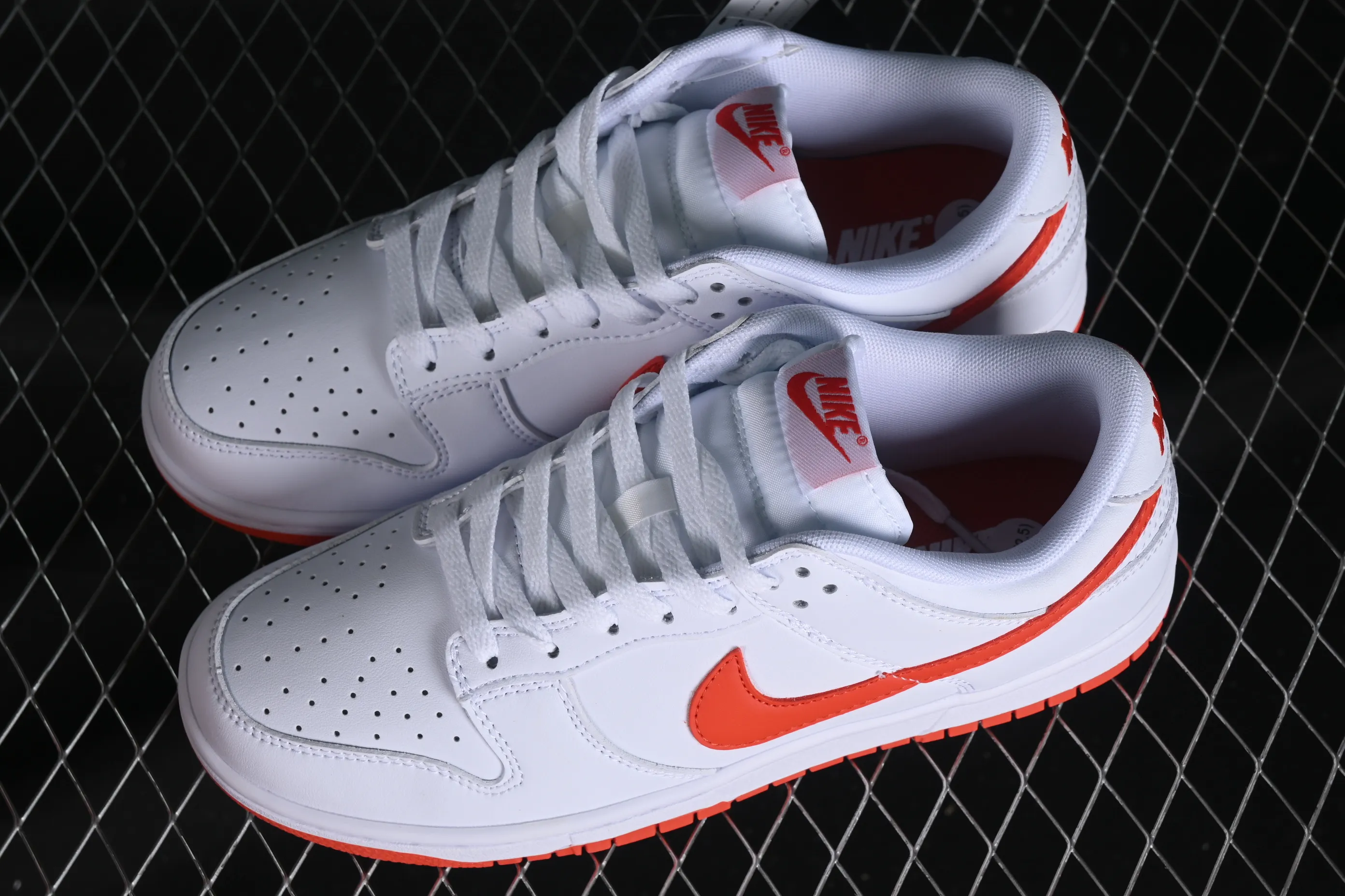 All categories Nk SB Dunk series Nk SB Dunk Low low-top sneakers Nk SB Dunk Low white and orange color low-top casual sports skateboard shoes DV0831-103